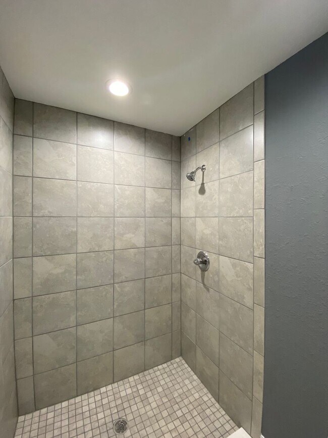 Building Photo - Beautiful Newer  Home - 3/2/2 **WON"T LAST**