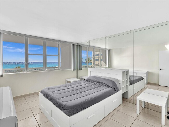 Building Photo - 3140 S Ocean Dr