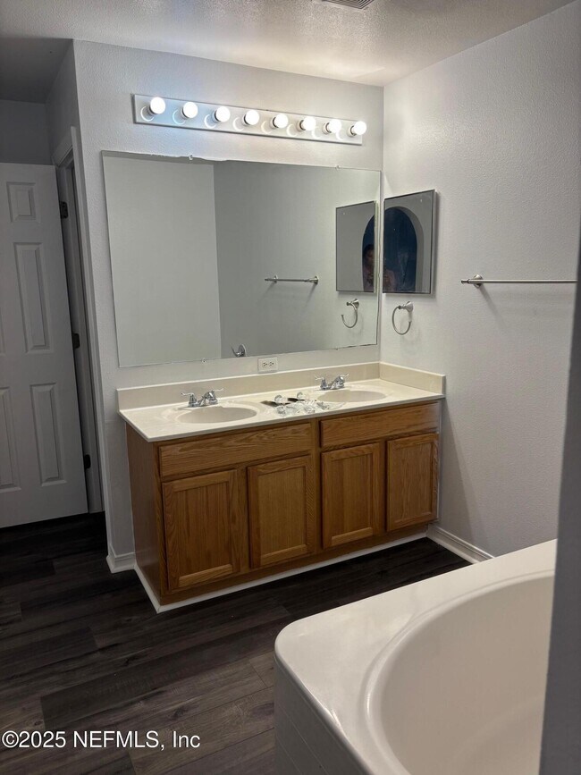 Building Photo - 7086 Shady Pine Ct