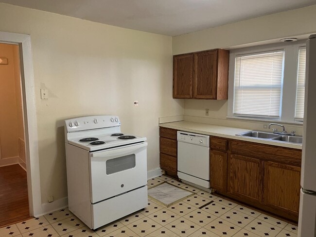 Building Photo - 1937 Payne St