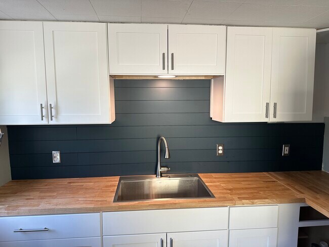 Remodeled kitchen - 175 Rosslyn Ave
