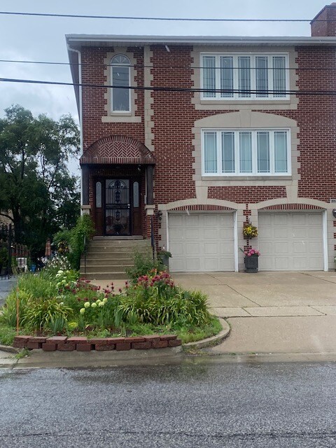 Building Photo - 8821 N Greenwood Ave