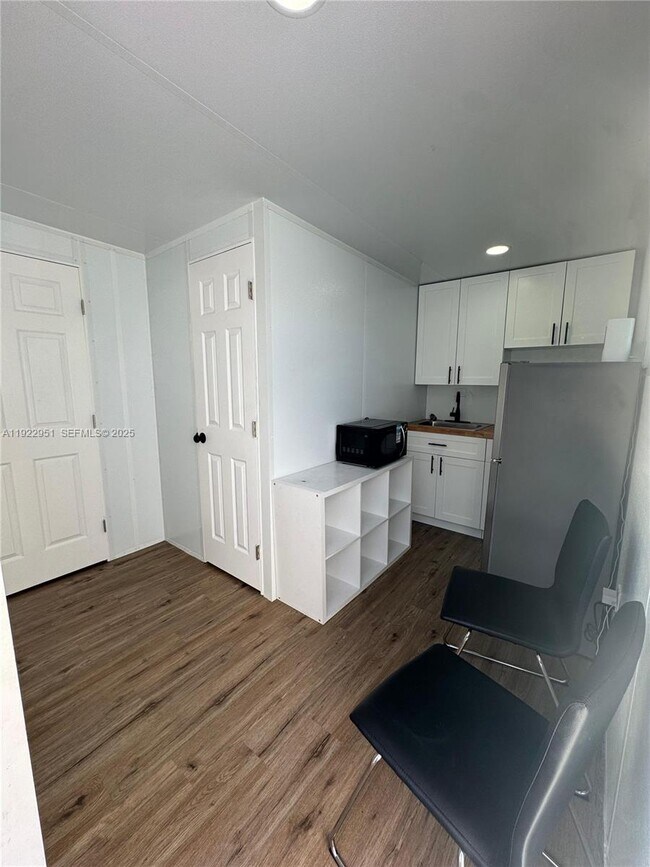 Building Photo - 4341 SW 99th Ct