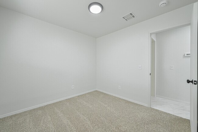 Building Photo - 4720 SE 50th St