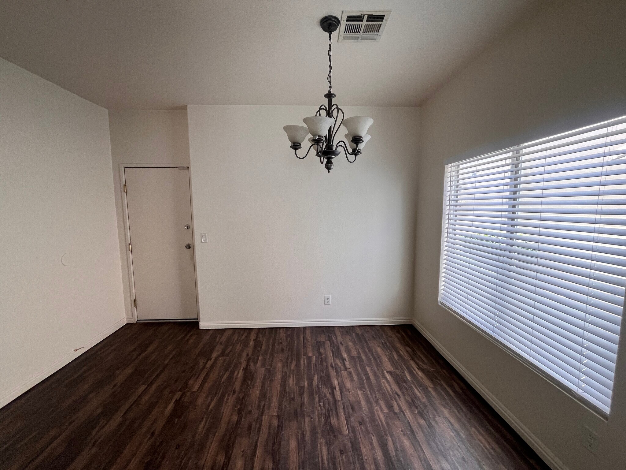 Building Photo - 2580 Lazy Saddle Dr