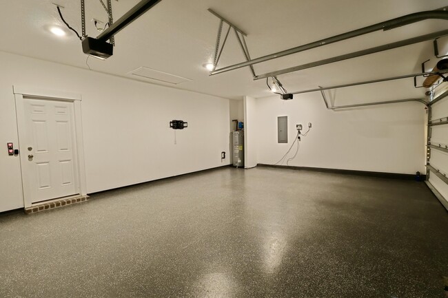 Building Photo - 6248 Jenks Dr