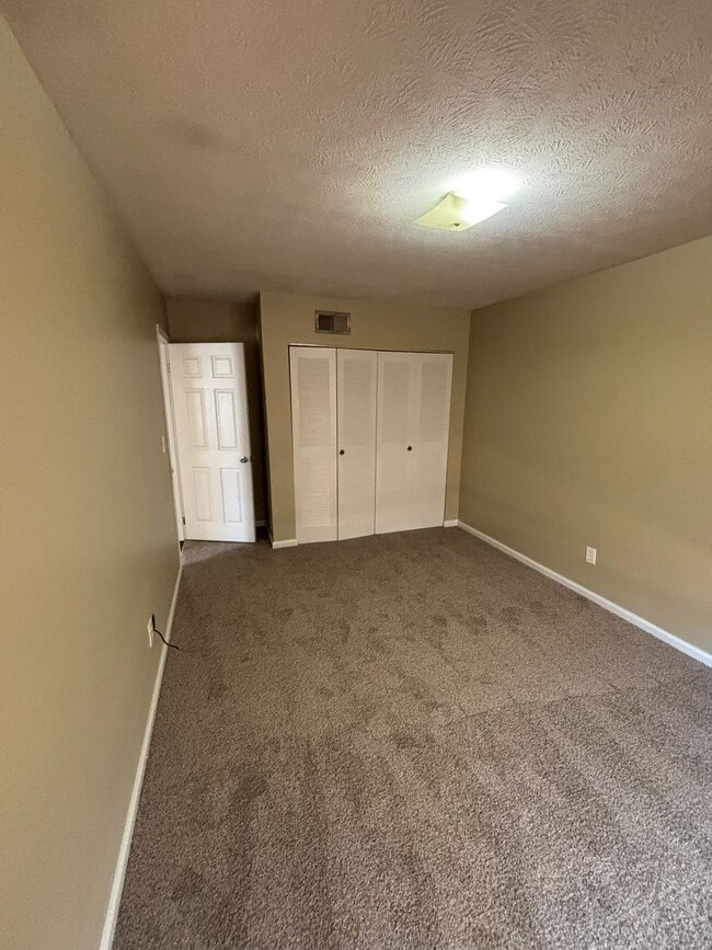 Building Photo - 1247 Kings Mountain Ct