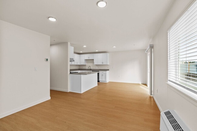 Building Photo - 2901 SE Salem Ave