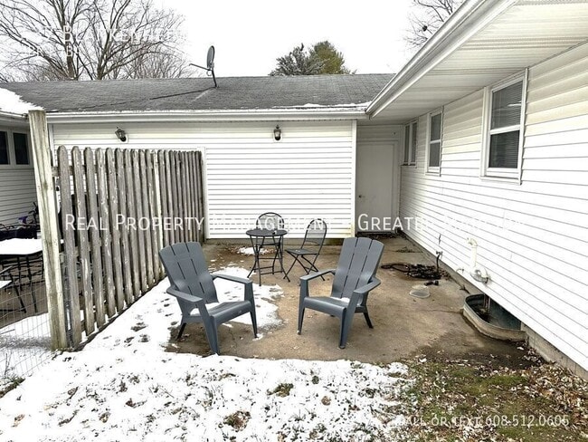 Building Photo - 437 Blankenheim Ln