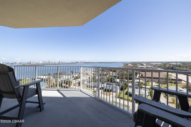 Building Photo - 2801 S Ridgewood Ave