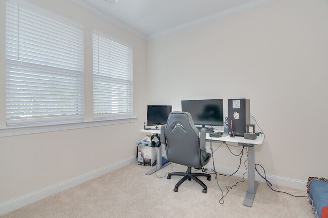 Building Photo - 3 Bedroom 2 Bathroom Ranch