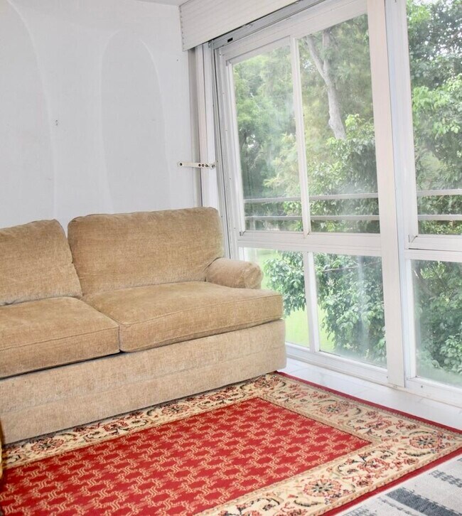 Building Photo - 364 Keswick C