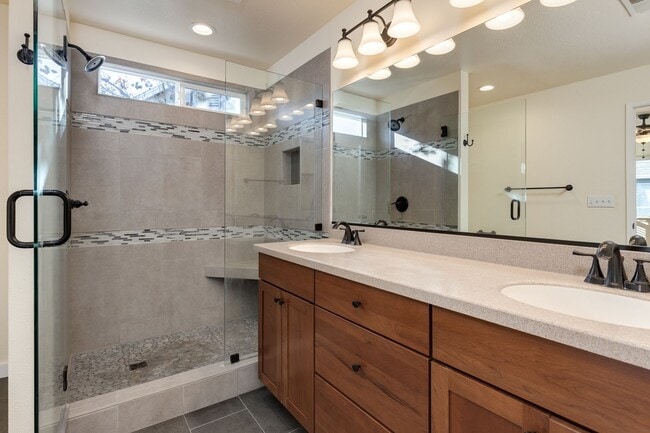 Building Photo - Lovely light and bright 3 bedroom 2.5 bathroom home Doe MIll Neighborhood, Cul-de-Sac Location