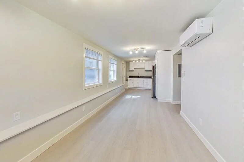 Building Photo - 829 Warfield Ave