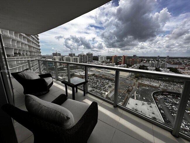 Building Photo - 17001 Collins Ave