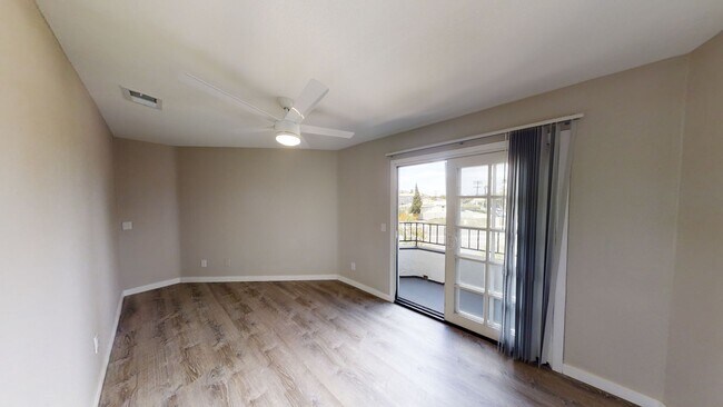 Building Photo - Newly Renovated! 4BD + Attached Studio (Le...