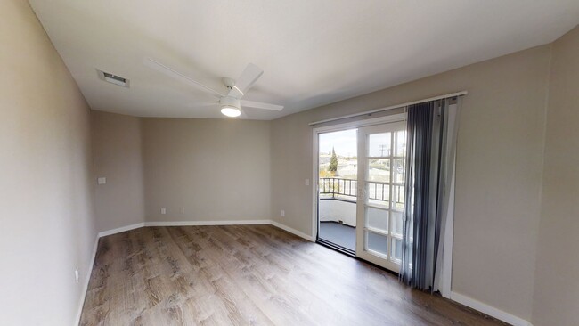 Building Photo - Newly Renovated! 4BD + Attached Studio