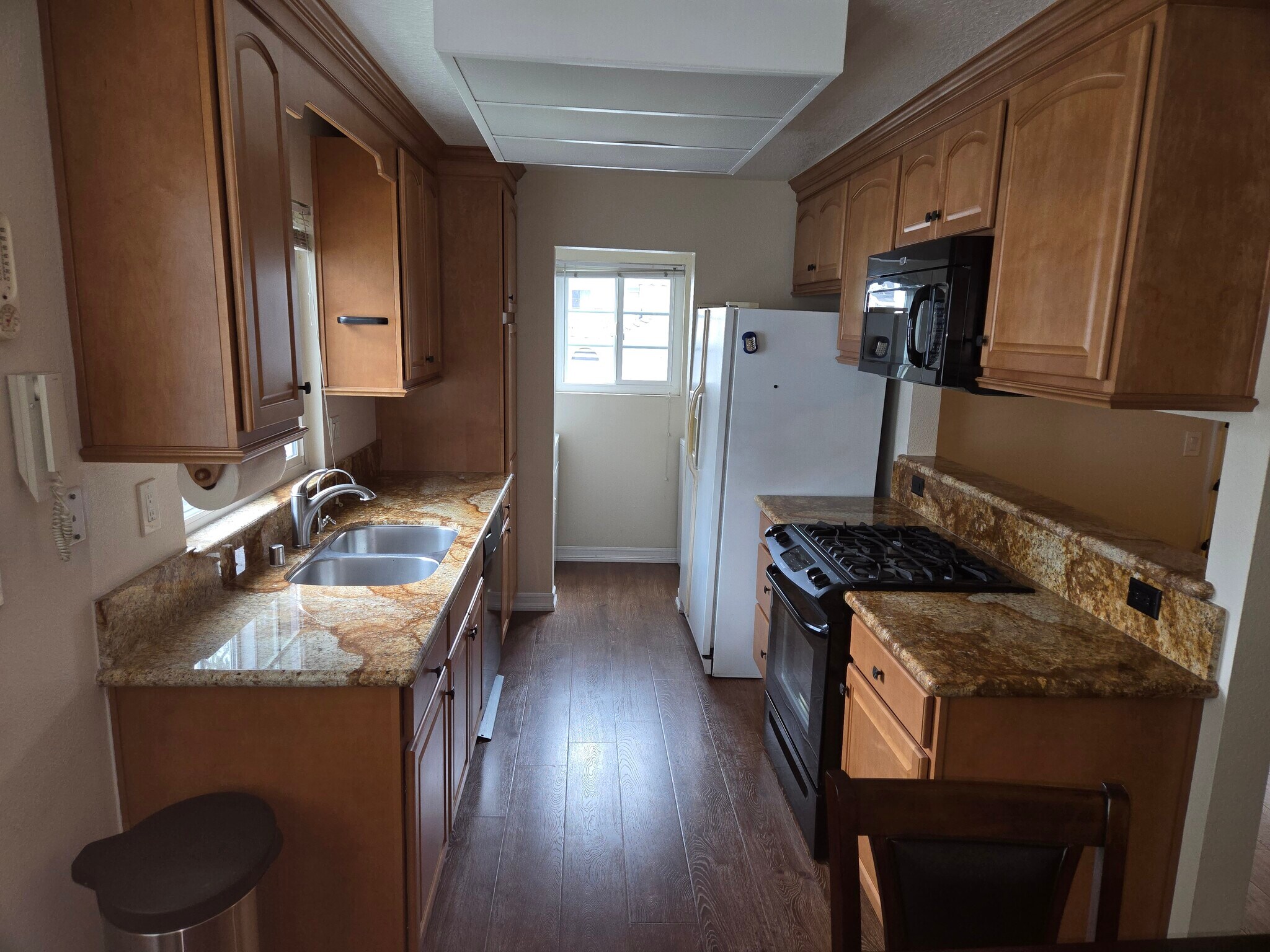 Building Photo - 7796 Essex Dr