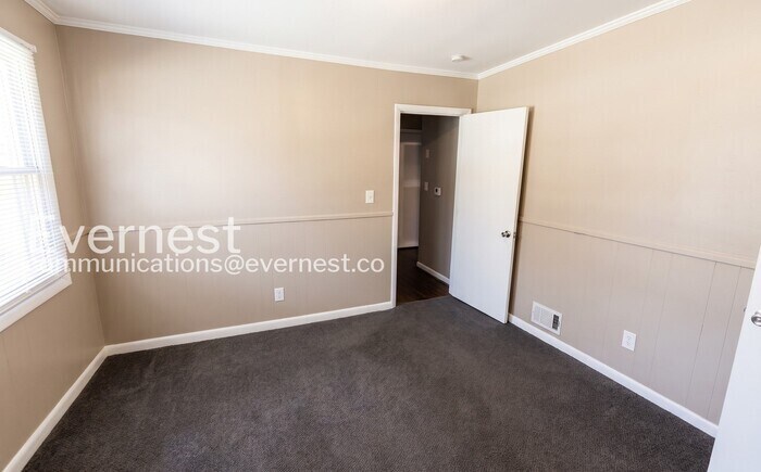 Building Photo - 317 Westwood Dr