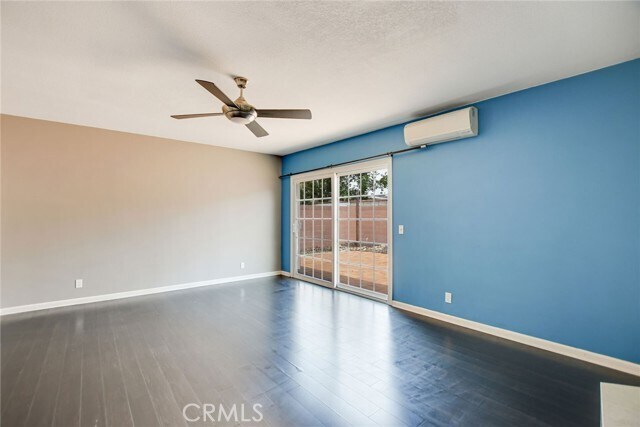 Building Photo - 1015 E Walnut Ave