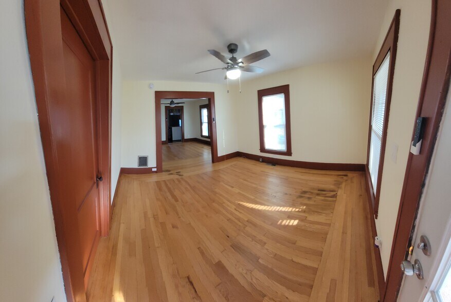 Building Photo - 402 Hartwell Ave