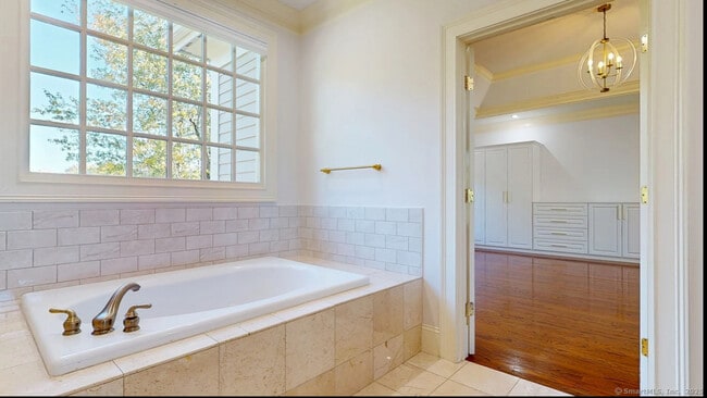 Building Photo - 59 Crescent Rd