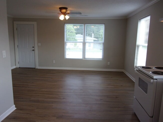 Building Photo - Completely Remodeled 2 Bedroom 1 Bath Home