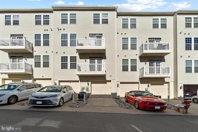 Building Photo - 15151 Leicestershire St