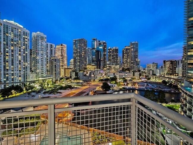 Building Photo - 350 S Miami Ave