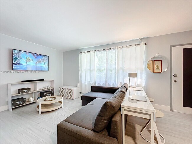 Building Photo - 651 NE 60th St