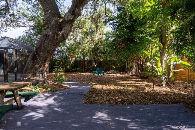 Building Photo - 3525 Riviera Dr