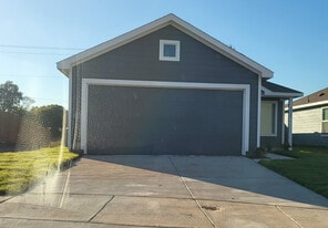 Front yard - 6020 Sumlin Way