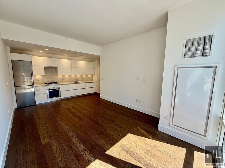 Primary Photo - NO FEE ONE BEDROOM IN THE LUXURY SUMMIT NYC