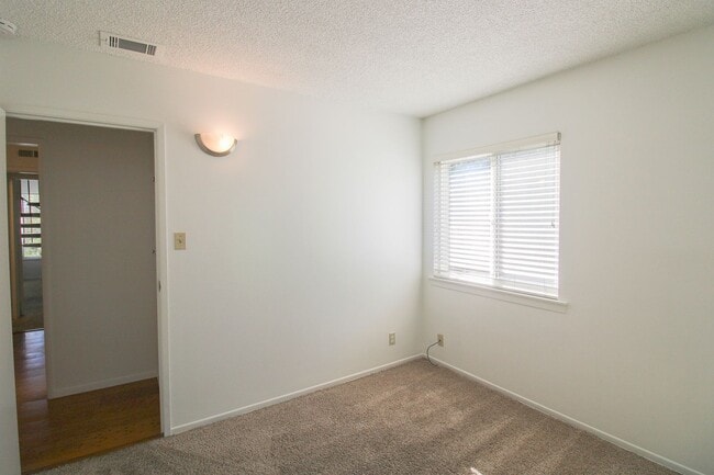 Building Photo - Unique Large Floor Plan for this 5 Bedroom in Laguna Lake