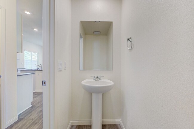Building Photo - Newly Built 4 bedrooms in Cadence