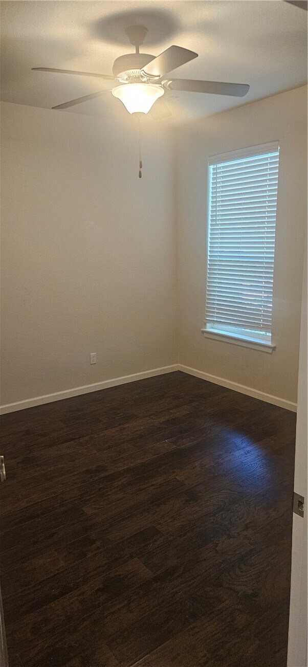 Building Photo - 302 Emerald Woods