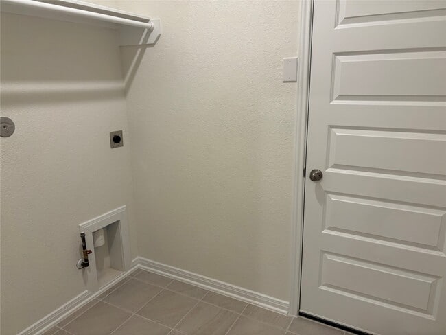 Building Photo - 4872 Sun Fls Dr