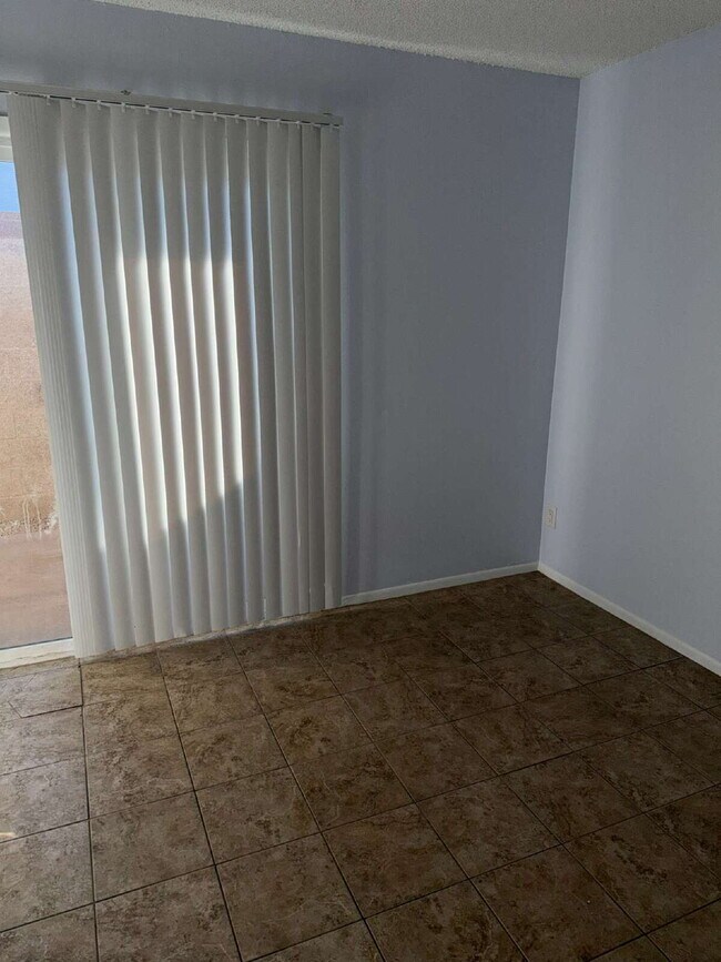 Building Photo - Charming 1-Bed/1-Bath Near SR-51 with Private Outdoor Space