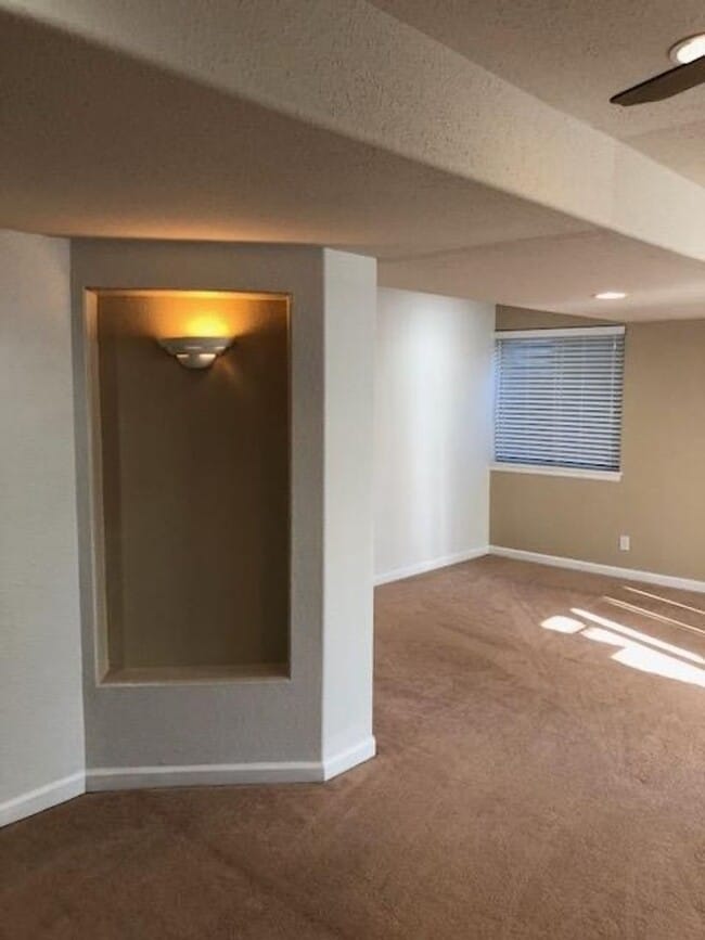 Building Photo - Charming Studio in Superior