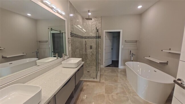 Building Photo - 1835 Brentwood Ct