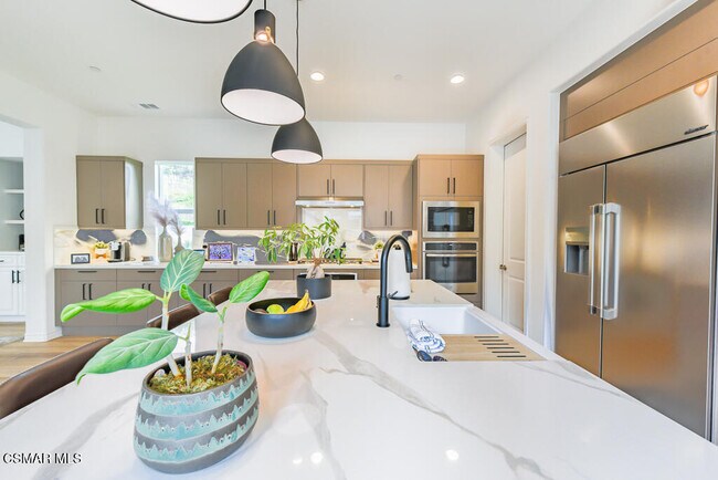 Building Photo - 6981 Shadow Wood Dr