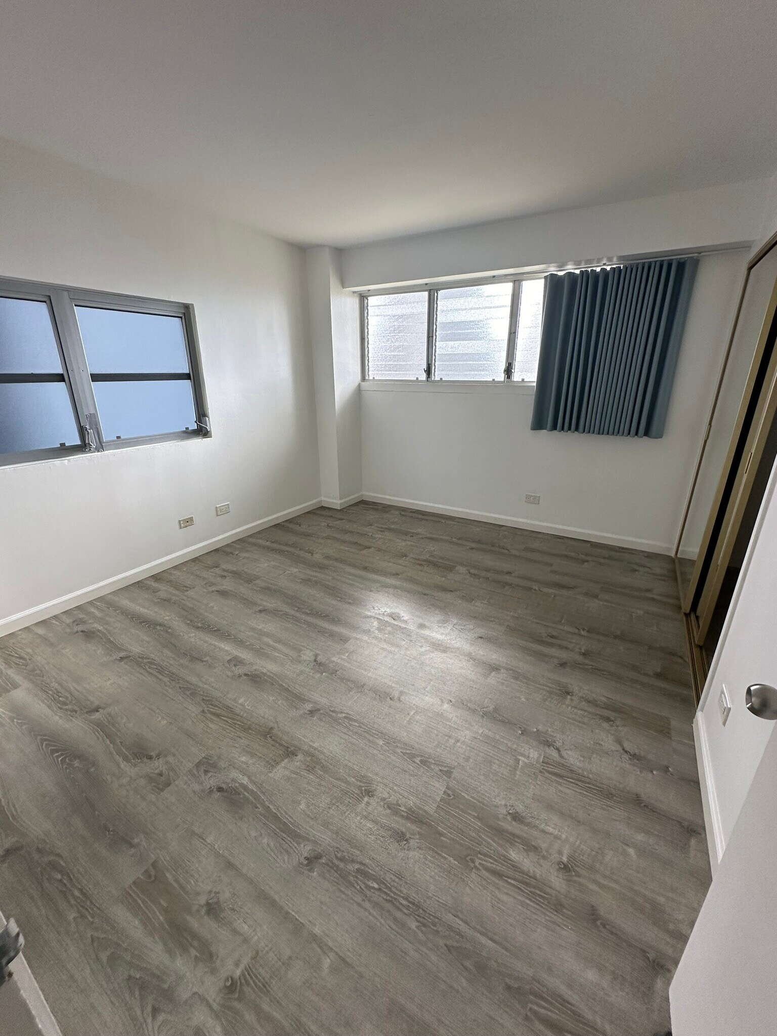 Building Photo - 2085 Ala Wai Blvd
