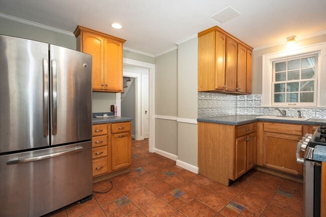 Building Photo - 99 Fairway Dr