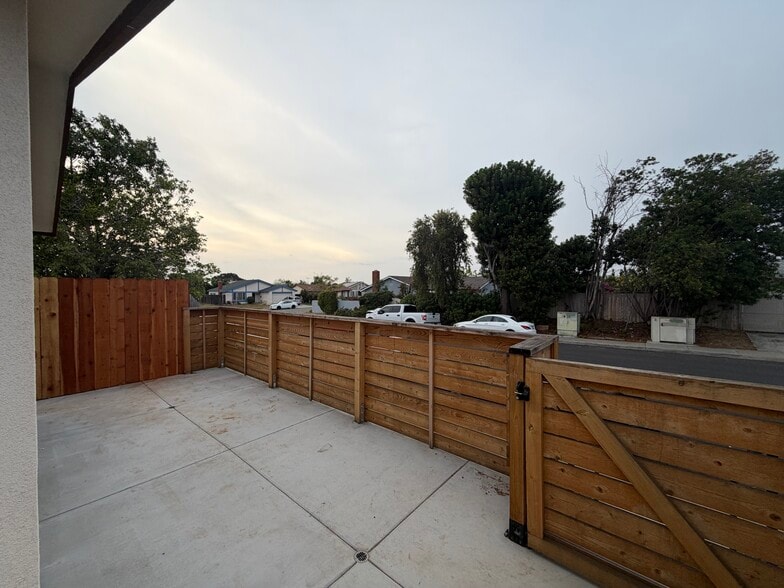 Building Photo - 10896 Worthing Ave