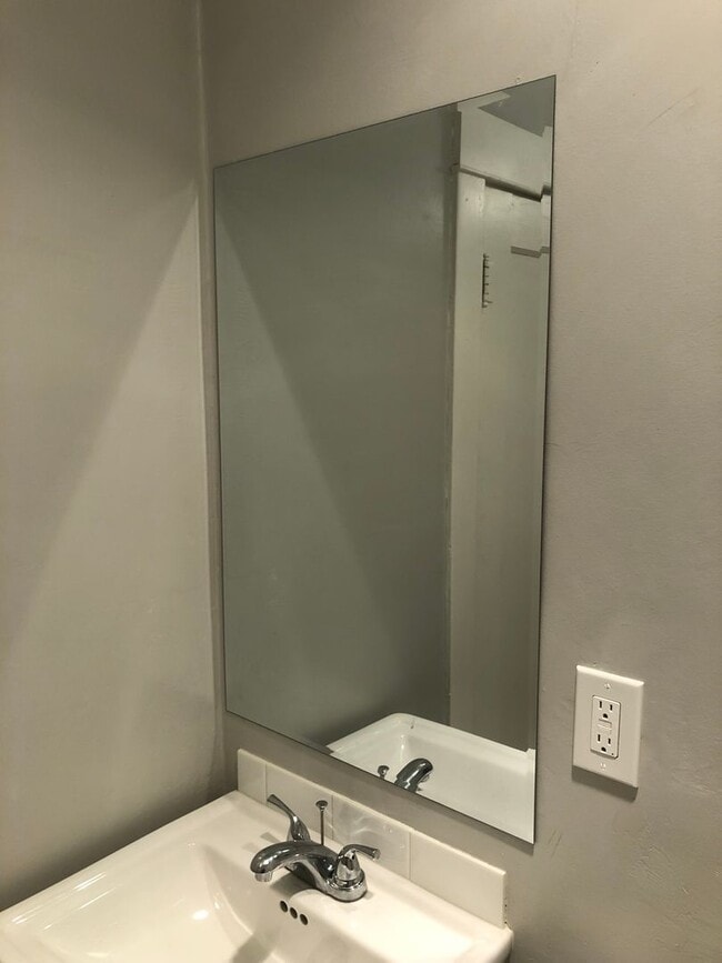 Building Photo - 219 Park Ave