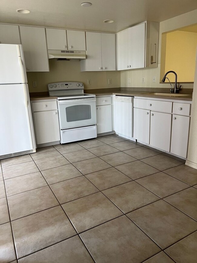 Building Photo - 4520