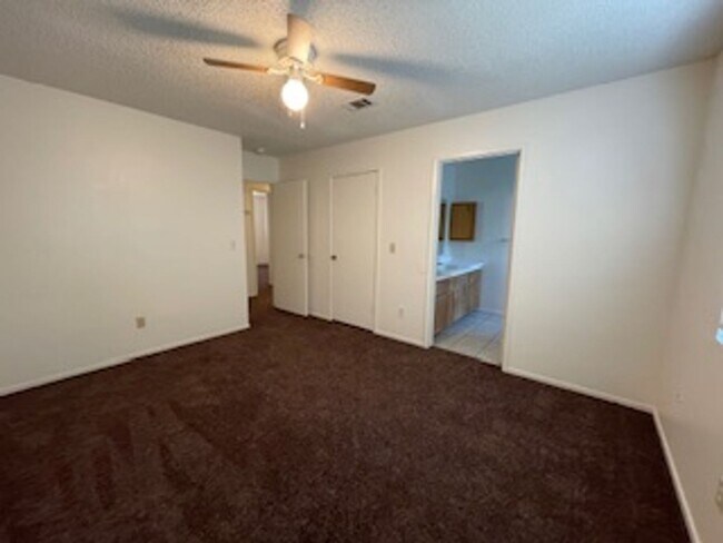 Building Photo - 4422 White Ln