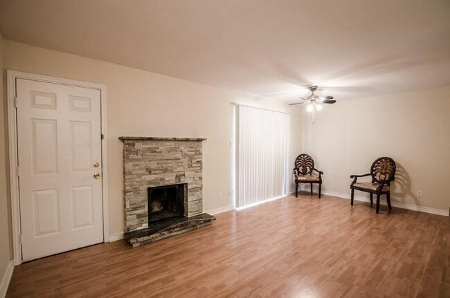 Building Photo - 3500 Tangle Brush Dr