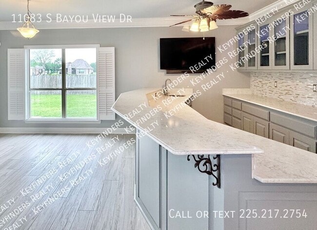 Building Photo - 11083 S Bayou View Dr