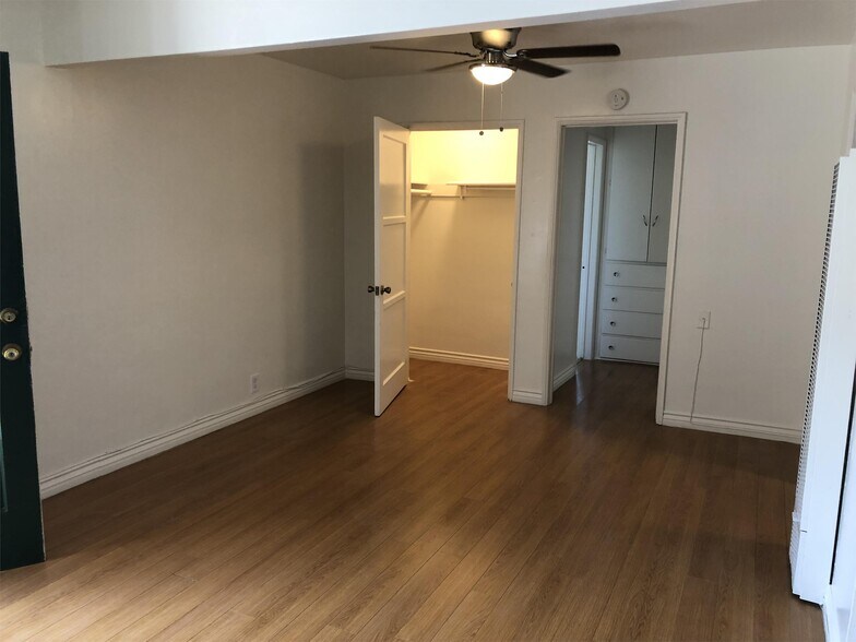 Building Photo - 410 S Sierra Madre Blvd
